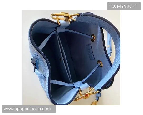 科曼告别拜仁送前队友奢华LV包包引发热议