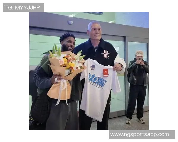 媒体人曝鲍威尔与克里斯关系密切克里斯预计十天后抵达济南